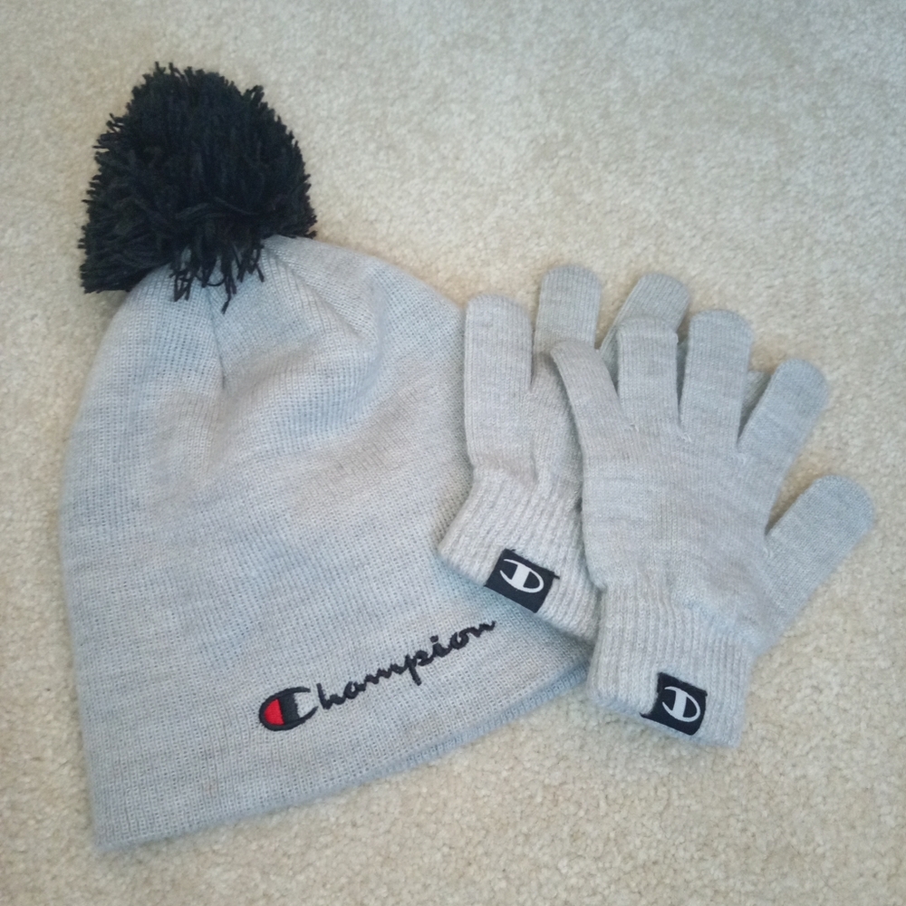 Kids Champion tuque and gloves set, gray. ***Two for $25***LAST CHANCE